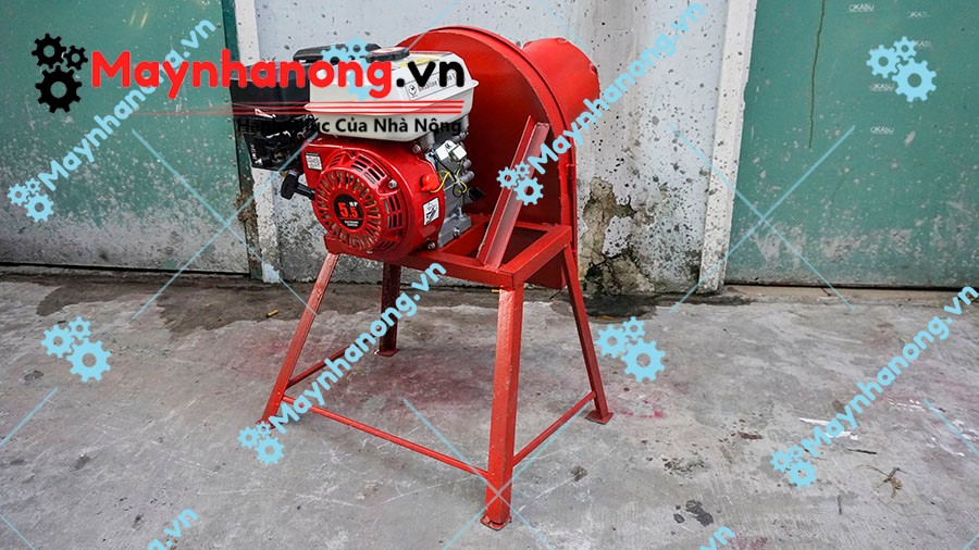 Với động cơ xăng 5HP nên máy có thể làm việc ở những nơi không có điện hoặc điện áp yếu